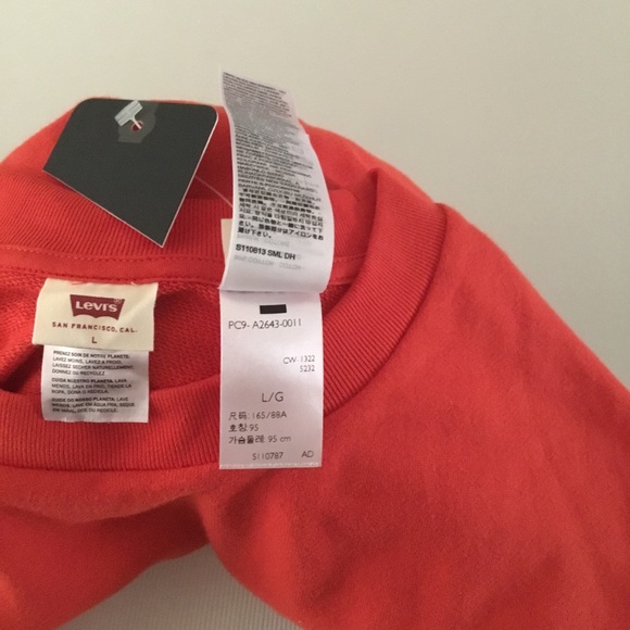 LEVIS RED CROP SWEATSHIRT/SIZE L/NWOT - Picture 4 of 4